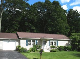 28 Hillcrest Dr, Uncasville, CT 06382