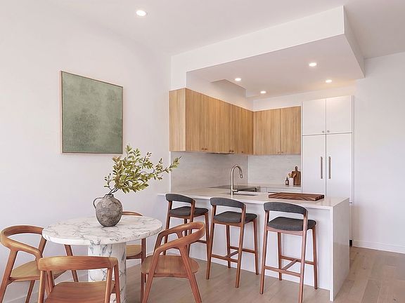 4th image of 48 Stanhope St #1A