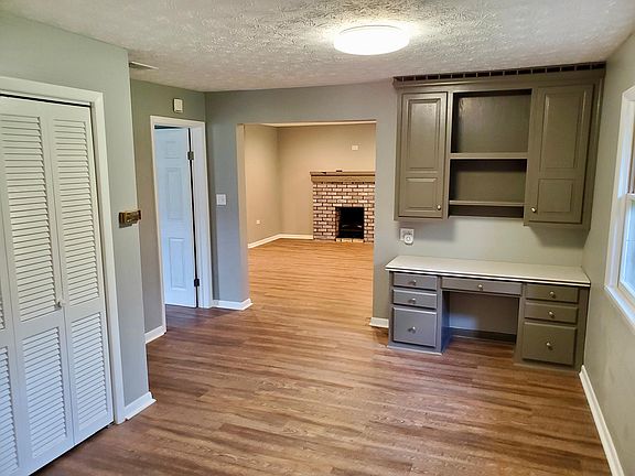 4th image of 6497 Reinhardt College Pkwy