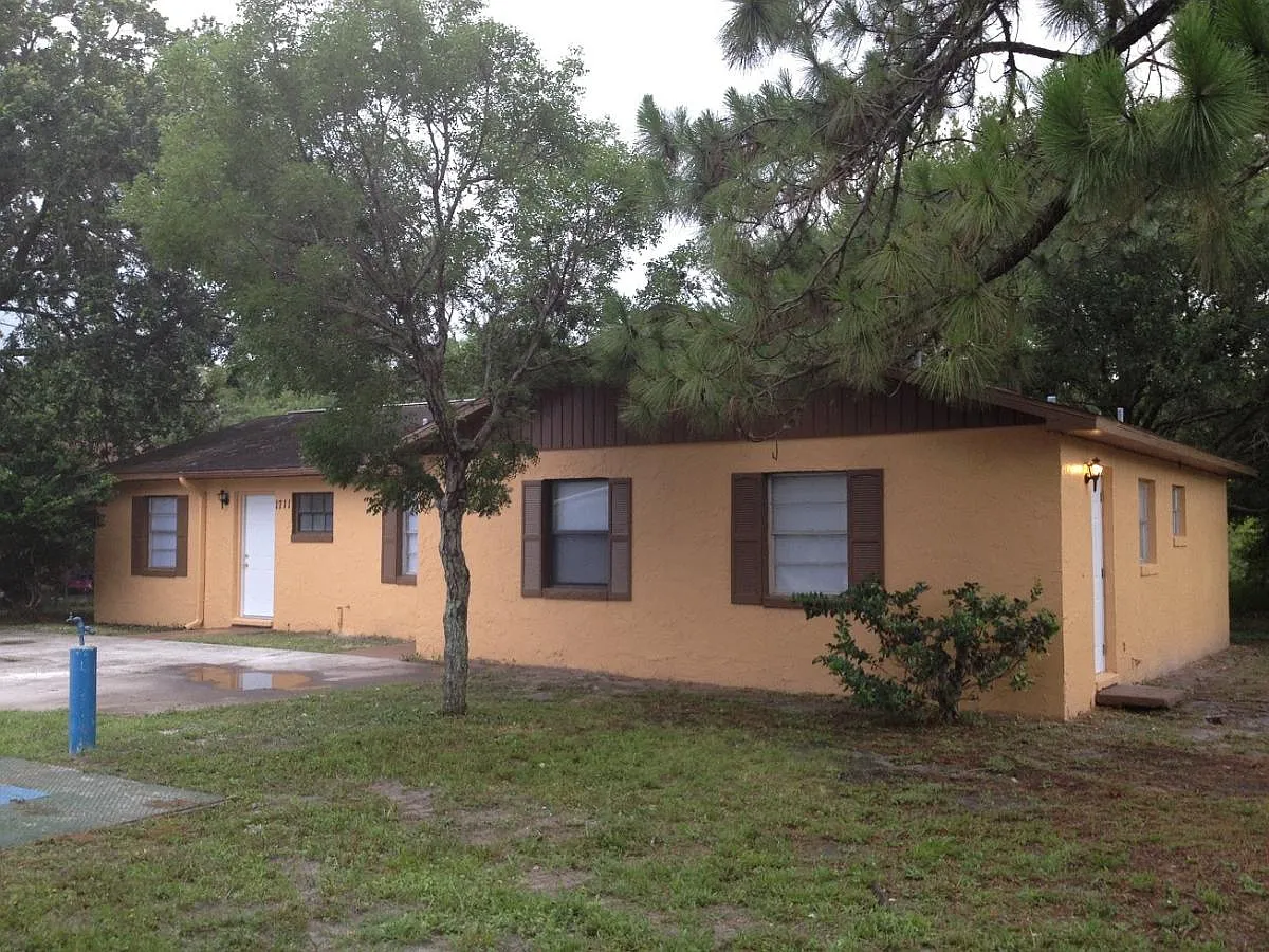 2 bed, 832 sqft, $900 — Photo 2