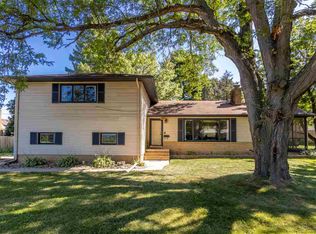 1001 S Hill Dr, Waterloo, IA 50701