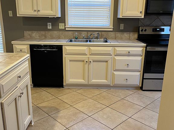Foyer to kitchen