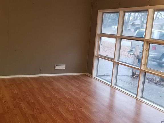 2nd image of 10813 Newton Ave