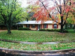 1269 Redwood Ct, Herndon, VA 20170