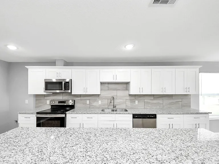 6832 Foster St — Photo 13