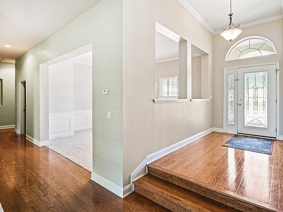 4th image of 821 Eagle Point Dr