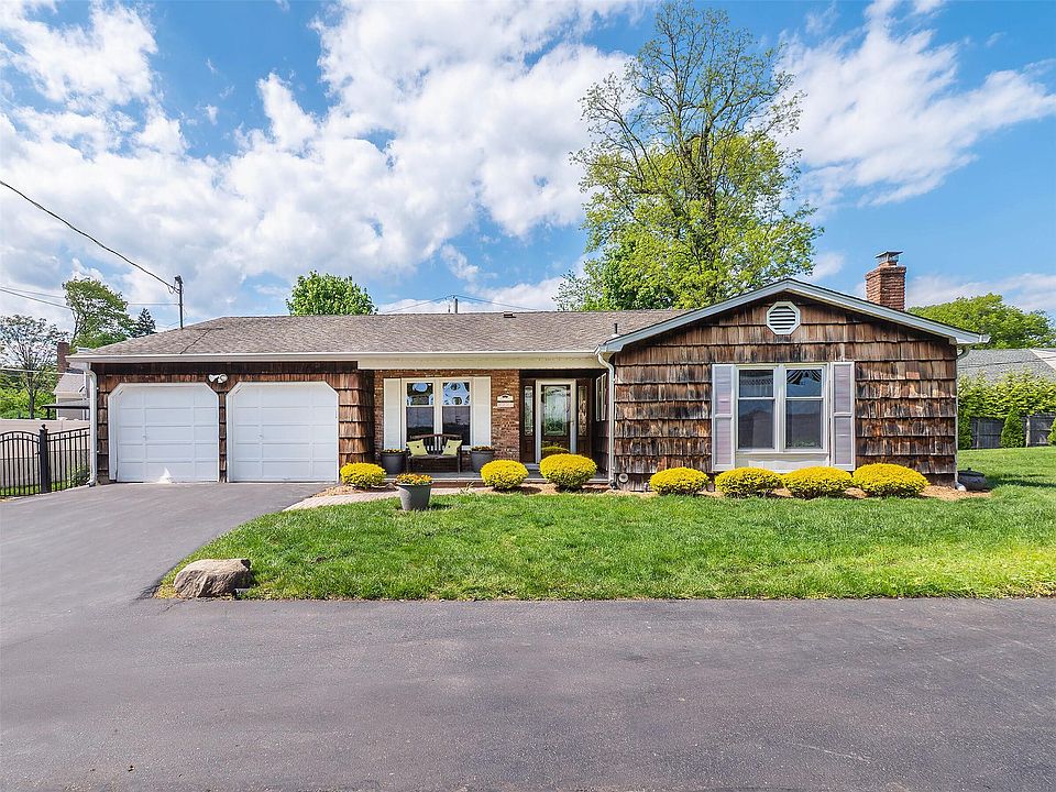 1st image of 386A Glen Cove Avenue