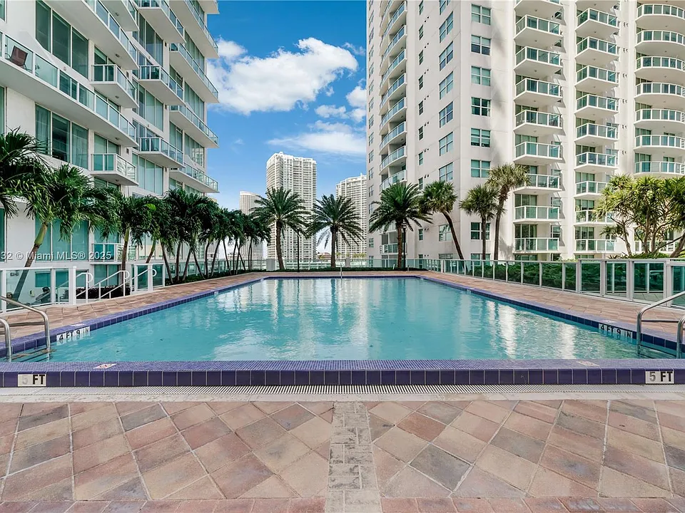41 SE 5th St #2107
