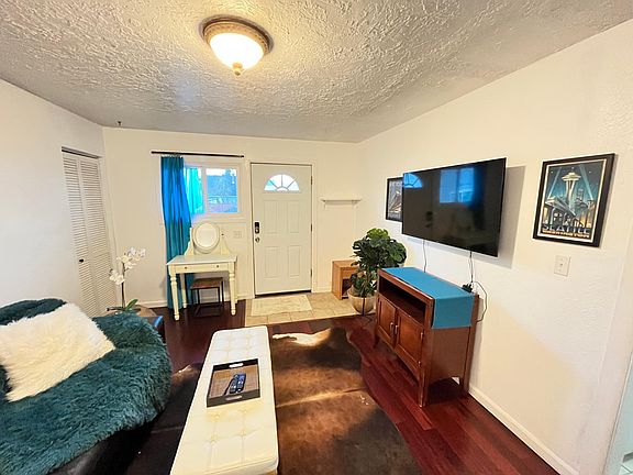2nd image of 2909 Grand Blvd #2