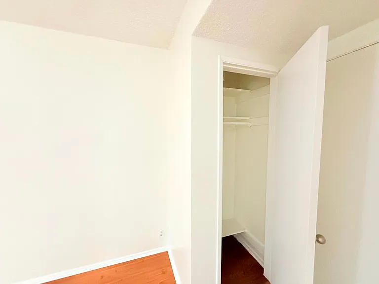 828 4th St #204 — Photo 15