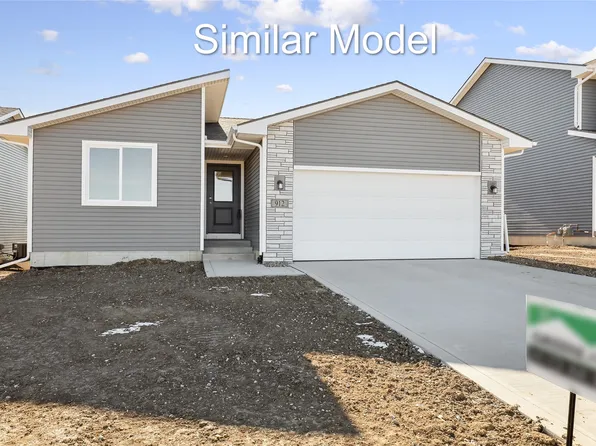 9467 Stillwater Dr, West Des Moines, IA 50266
