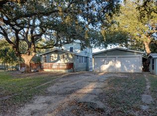 298 Lakeshore Dr N, Bandera, TX 78003