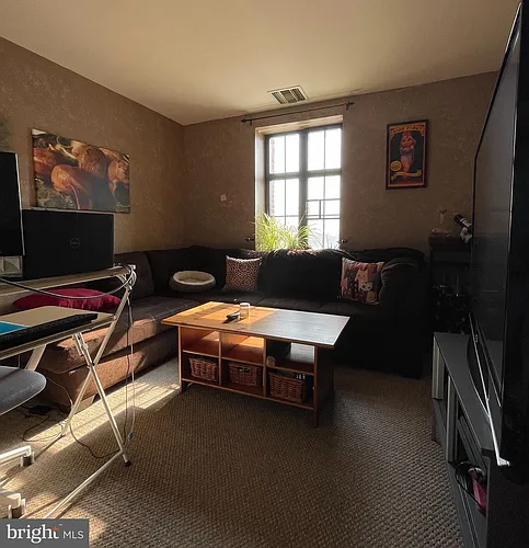 1601 Spring Garden St Photo 1