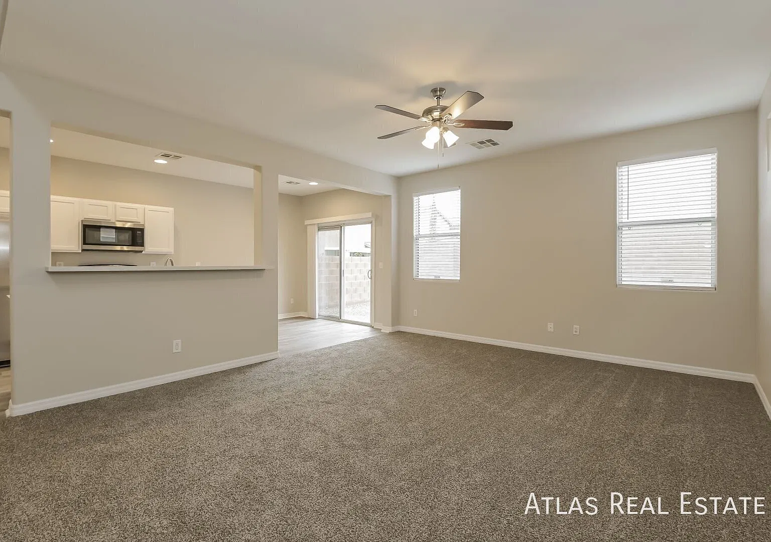 You'Ve Found The Perfect Place! Two Story, 3- Bedroom Home Near Tropicana Avenue And S. Broadbent... — Photo 4