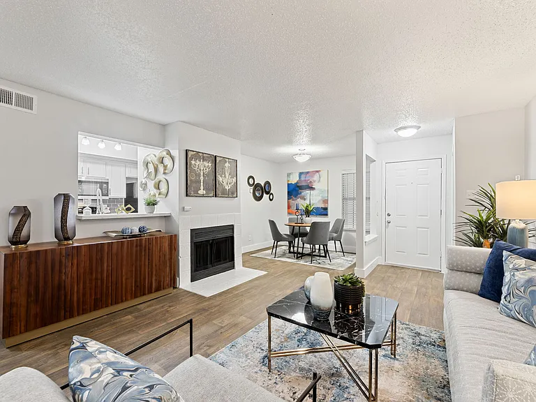 The Admiral Apartments — Photo 2
