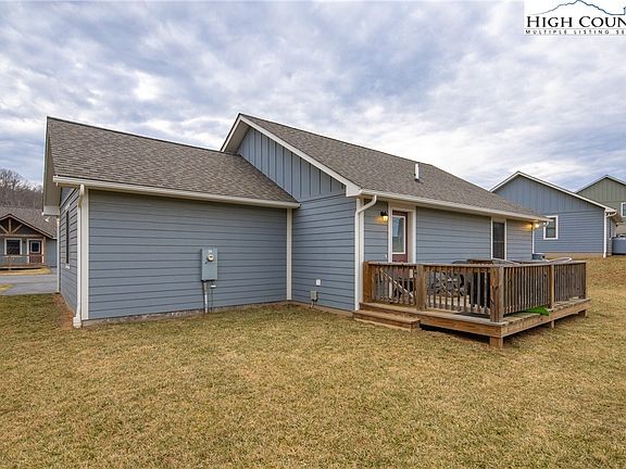4th image of 424 Townhomes Place #.