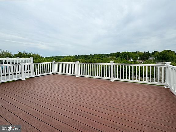 3rd image of 47 Narragansett Ln