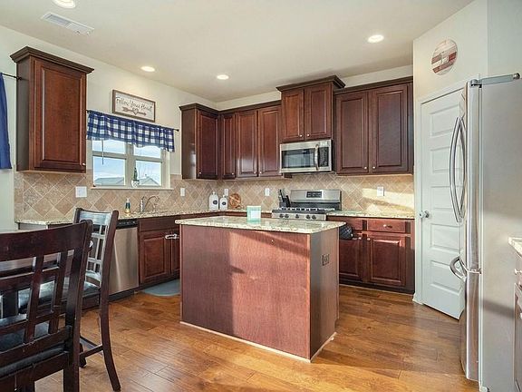 3rd image of 3757 Lake End Dr