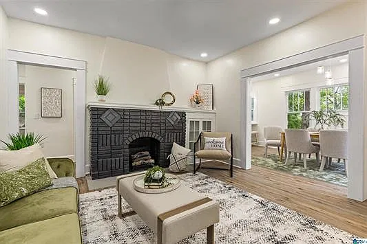 3 bed, 1355 sqft, $2,900 — Photo 2