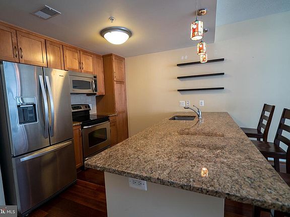 3rd image of 888 N Quincy St Unit 1209