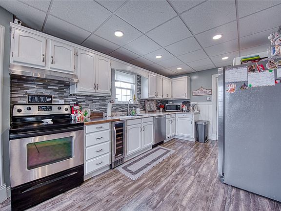 3rd image of 213 Clark St