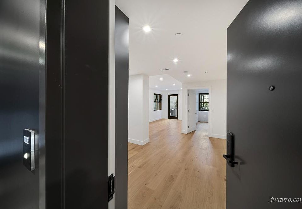 1st image of 1863 Mission St #102
