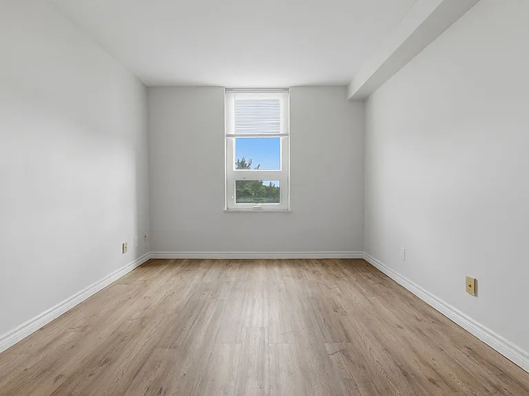 8325 Riverside Dr E — Photo 19