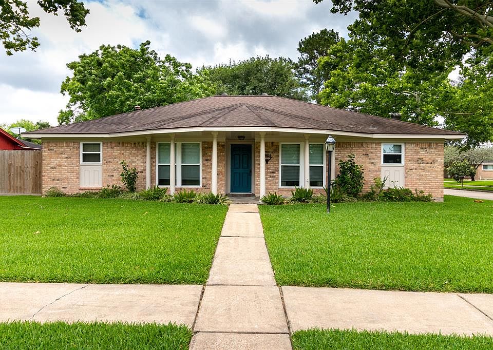 BEAUTIFUL FRONT ENTRY, ROOM FOR SEATING ON THE FRONT PORCH