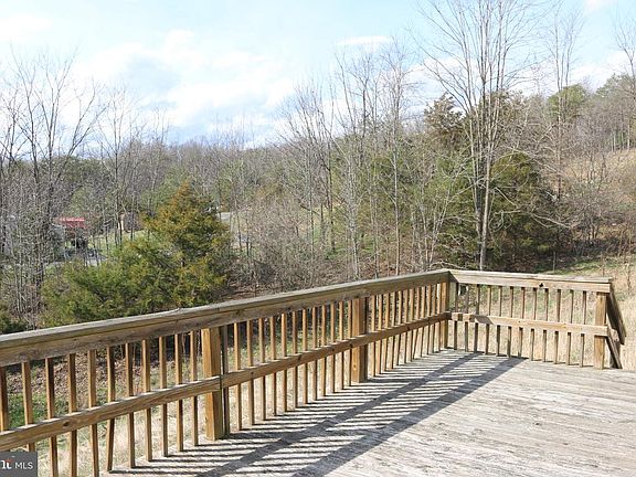 5th image of 156 Squirrel Den Rd