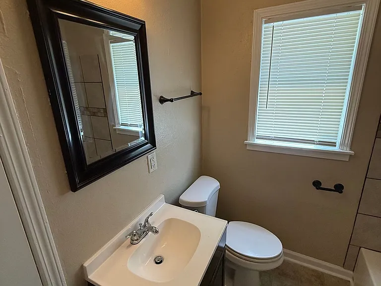 2242 Arlington Ave — Photo 3