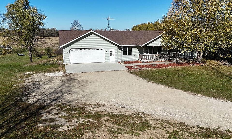 1st image of W1945 Woodland DRIVE