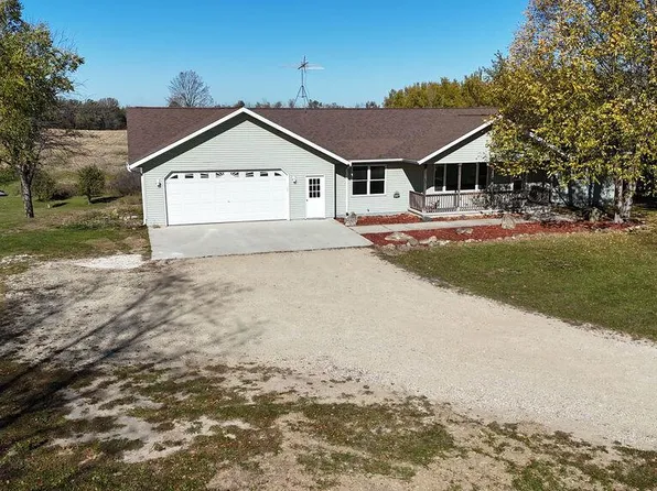 W1945 Woodland DRIVE, Campbellsport, WI 53010