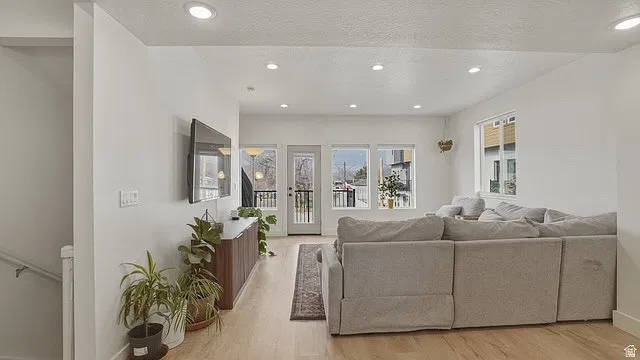 4 bed, 1609 sqft, $2,900 — Photo 4