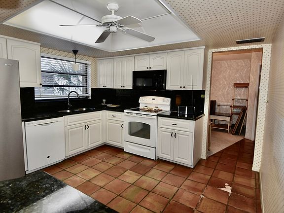 5th image of 18101 Grove Avenue