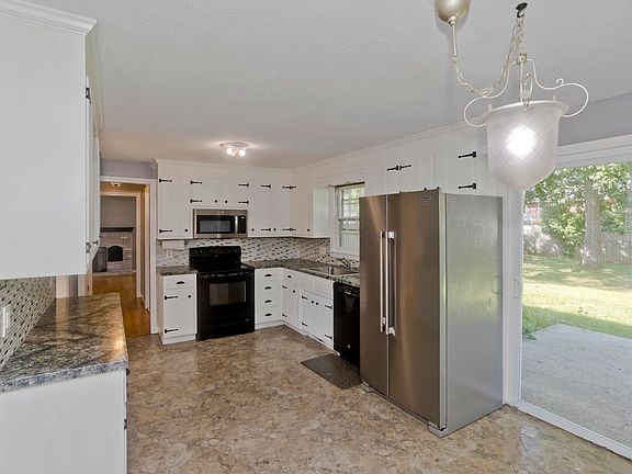 4th image of 50 Crystal Brook Dr