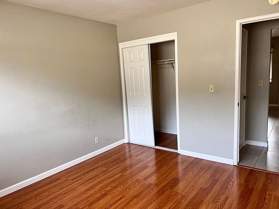 4th image of 986 Helen Ave APT 4