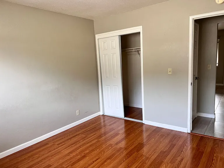 986 Helen Ave — Photo 4