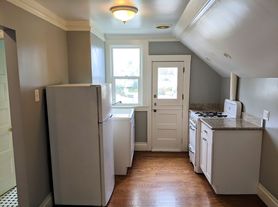  M Corbett-465 (J) (MH), 471 Corbett Ave