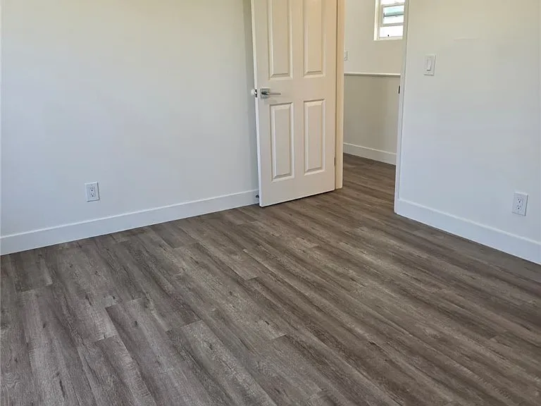 1812 W Balboa Blvd — Photo 11