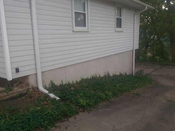 5th image of 15626 E 40th Ter S