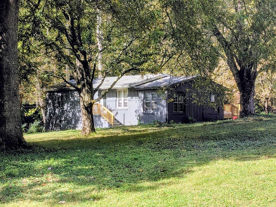 1st image of 2710 Oak Ln