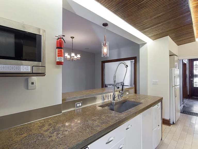 1358 Parkwood Pl NW — Photo 9