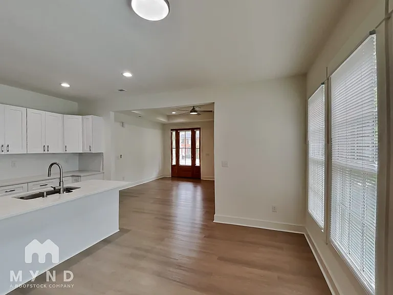 501 Everette St — Photo 8