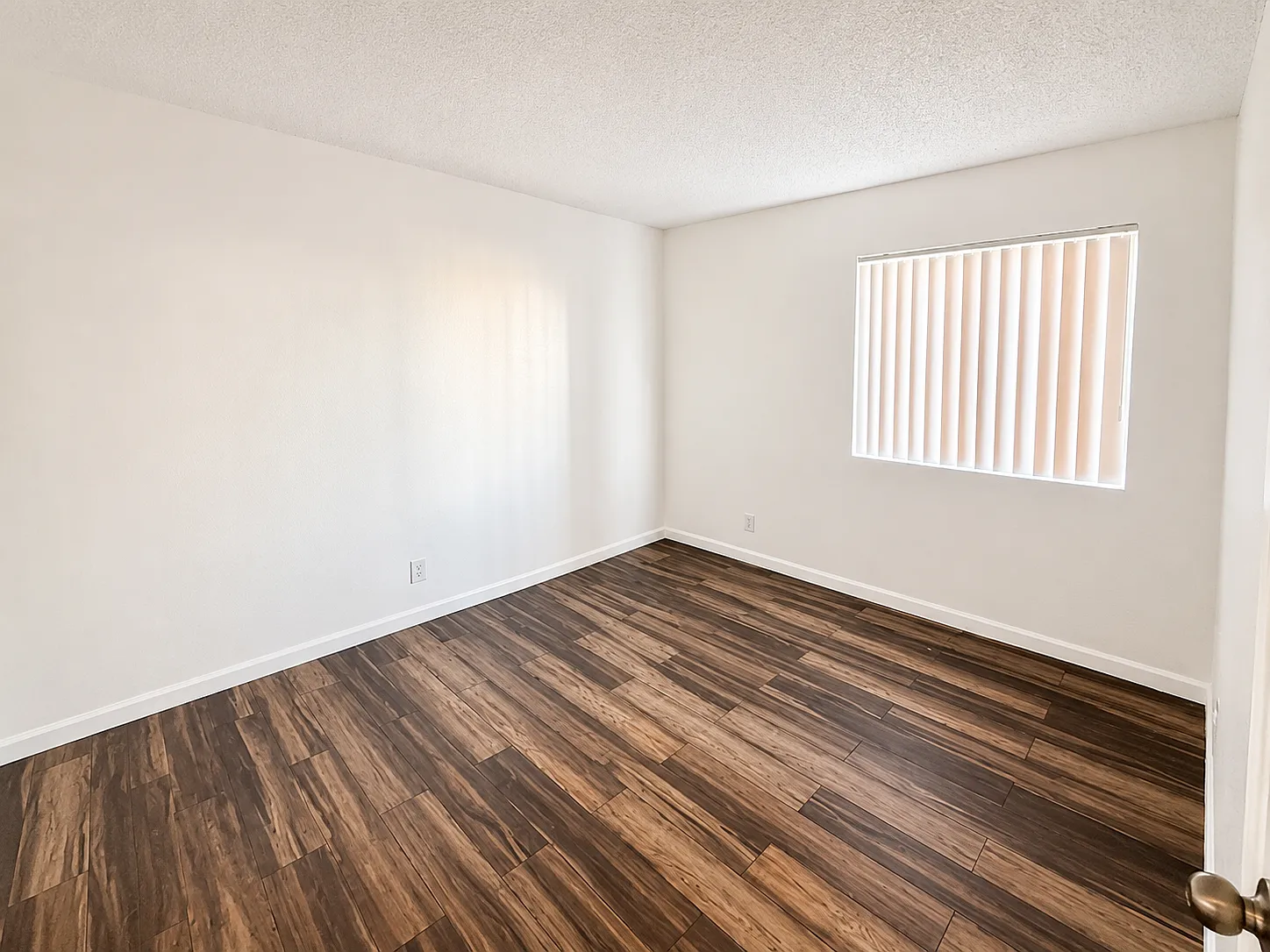2 bed, 950 sqft, $1,750 — Photo 2