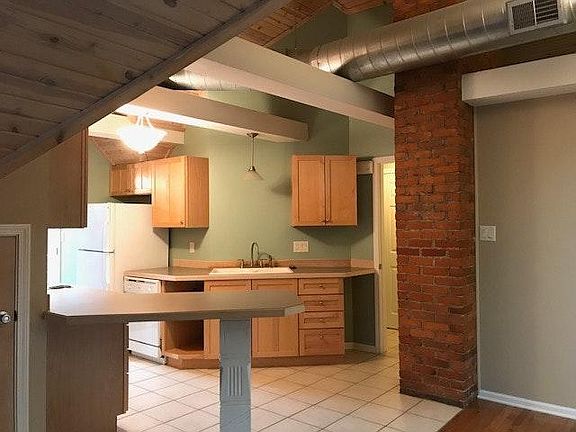 5th image of 218 Woodward Ave #3