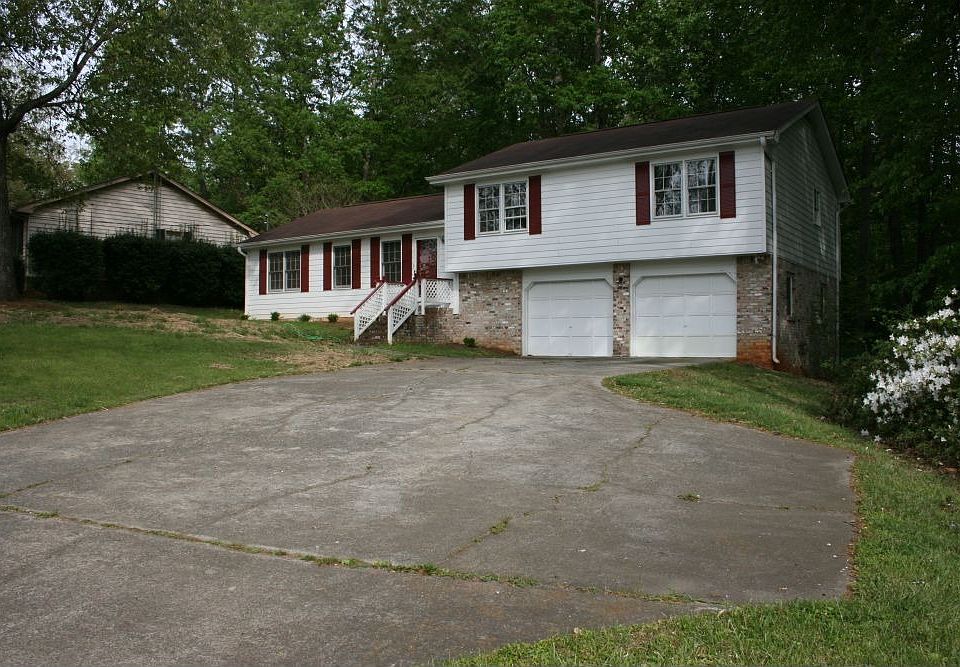 2nd image of 1440 Hewatt Rd