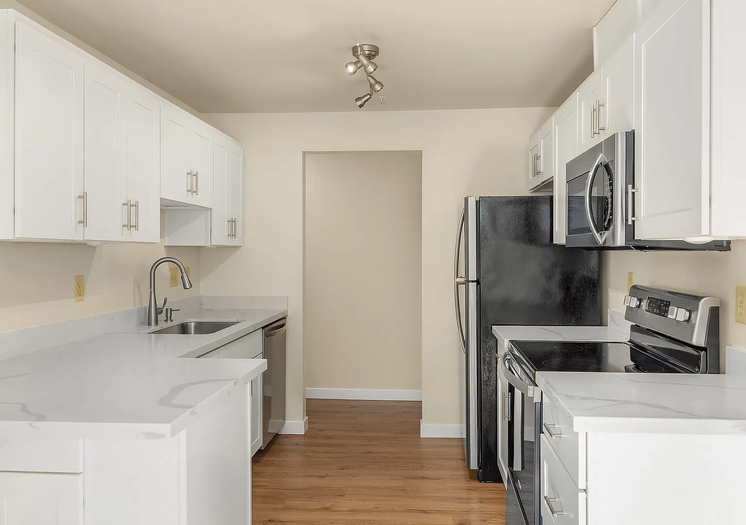 Nordhaven Apartments — Photo 4
