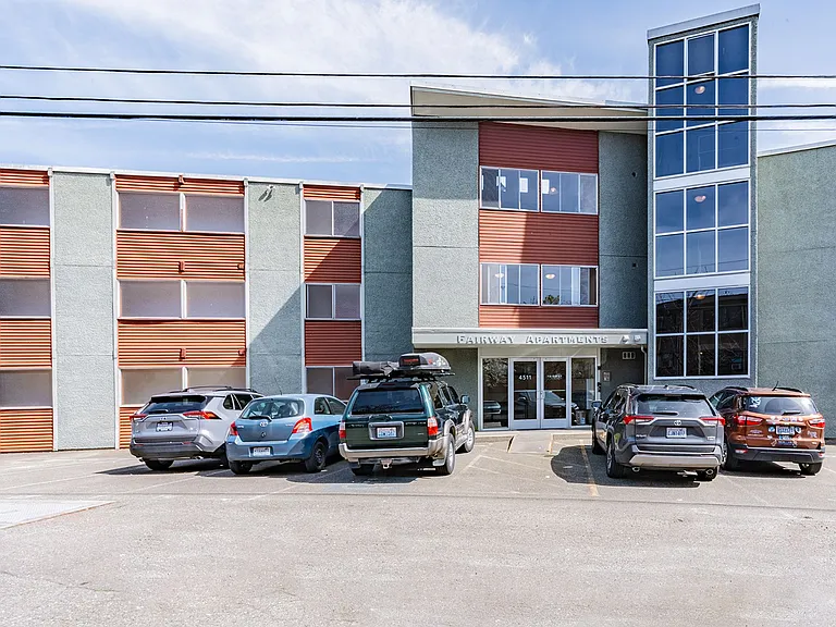 Fairway Apartments — Photo 5