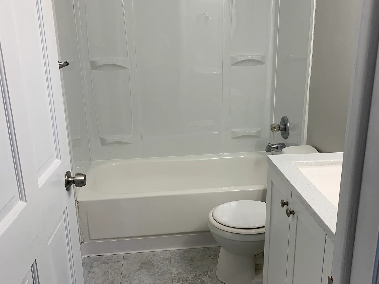 2 bed, 1000 sqft, $1,200 — Photo 3