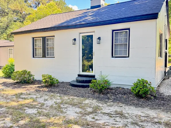 155 1st St, Henderson, NC 27536